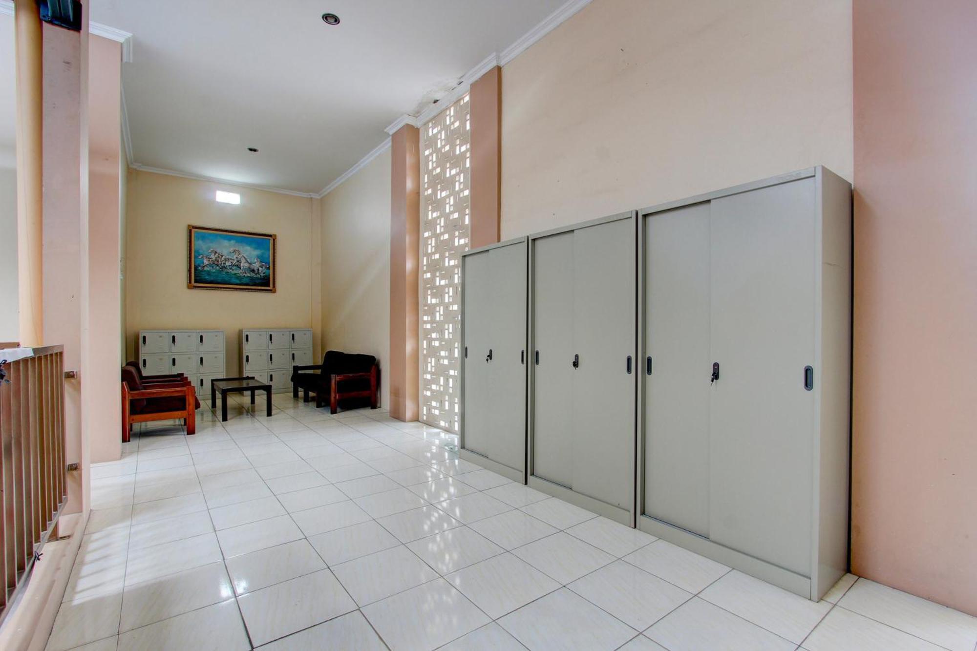 Spot On 93245 Guest House Mulia Dua Syariah Klaten Exterior photo